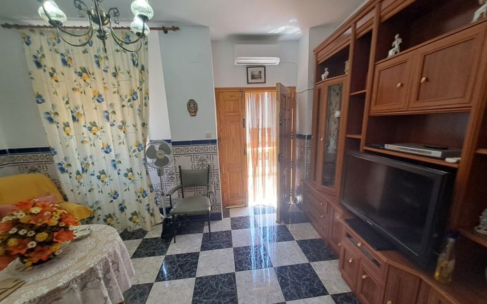 Image No.6-4 Bed House for sale