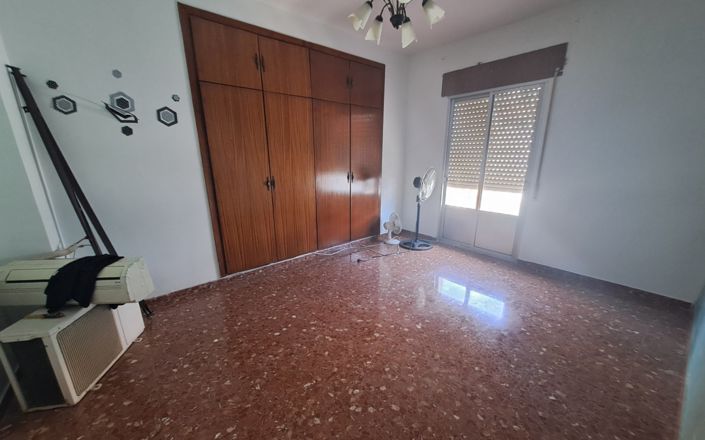 Image No.16-5 Bed House for sale