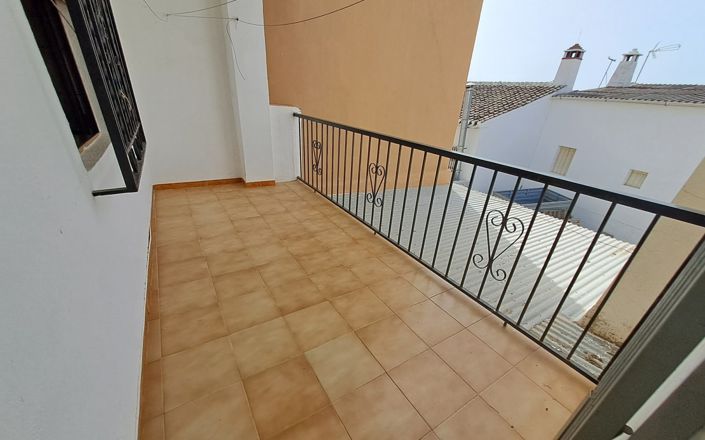 Image No.18-5 Bed House for sale