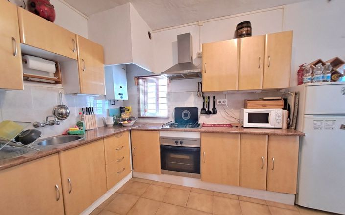 Image No.8-5 Bed House for sale