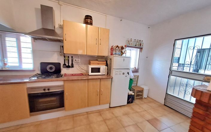 Image No.9-5 Bed House for sale