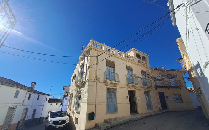 Image No.51-3 Bed House for sale