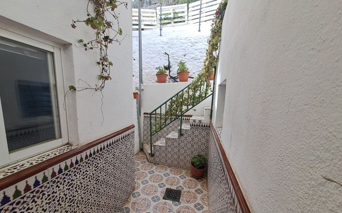 Image No.10-3 Bed House for sale