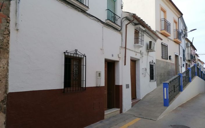 Image No.1-4 Bed House for sale