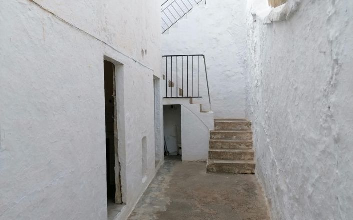 Image No.12-4 Bed House for sale