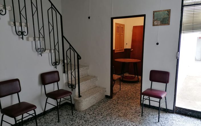 Image No.2-4 Bed House for sale