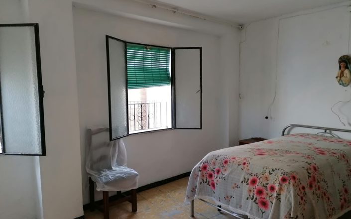 Image No.24-4 Bed House for sale