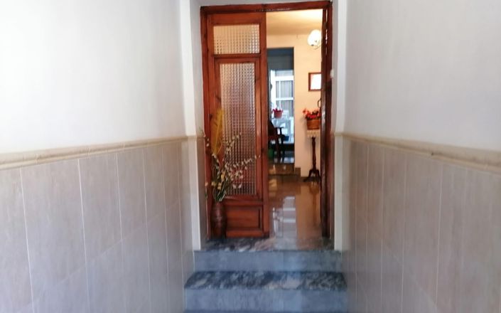 Image No.2-5 Bed House for sale