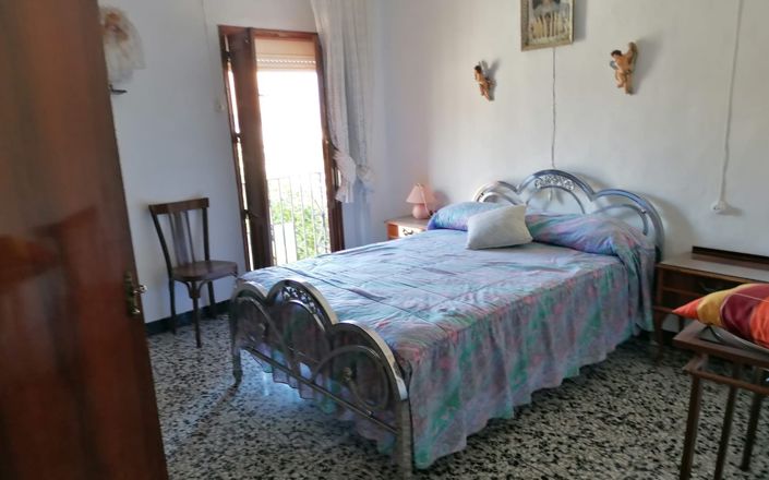 Image No.21-5 Bed House for sale