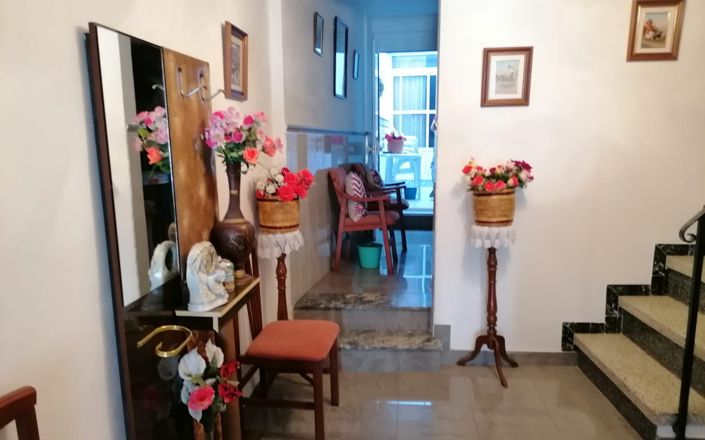 Image No.3-5 Bed House for sale