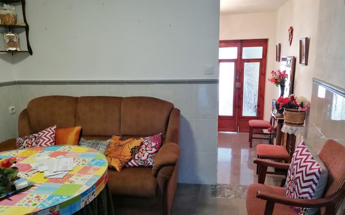 Image No.8-5 Bed House for sale