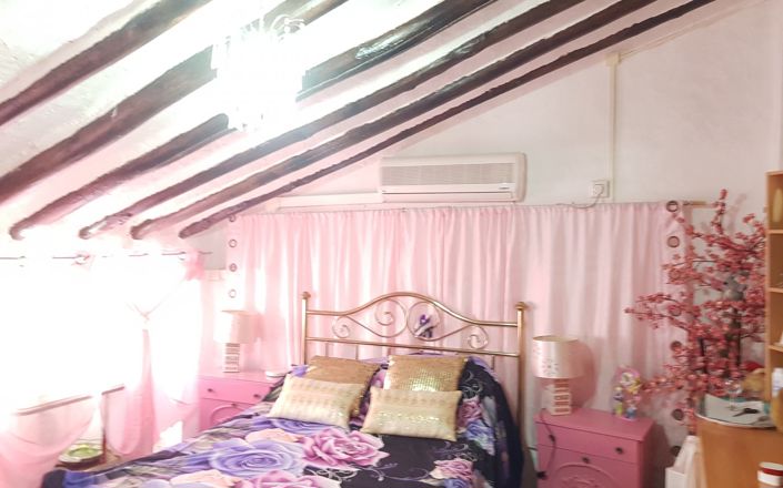 Image No.18-3 Bed House for sale