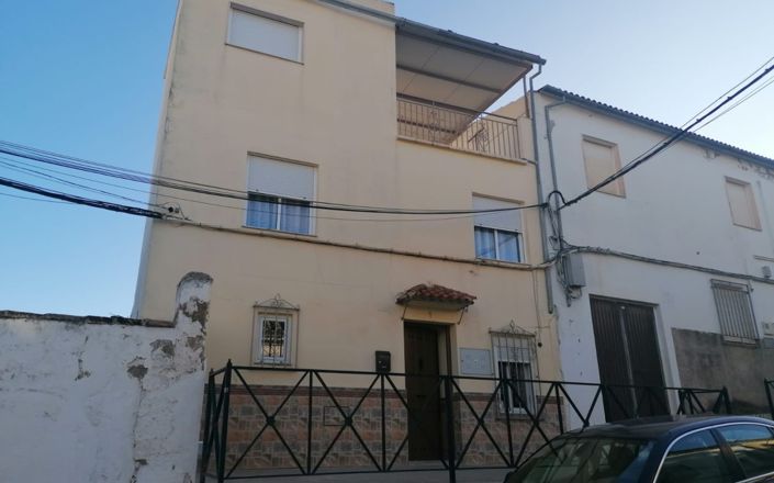Image No.1-3 Bed House for sale