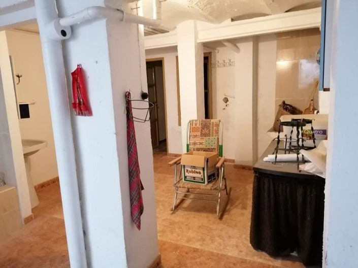 Image No.11-6 Bed House for sale