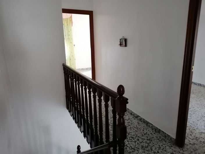 Image No.12-6 Bed House for sale