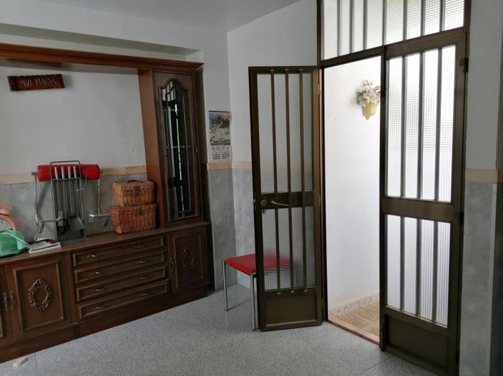 Image No.4-6 Bed House for sale