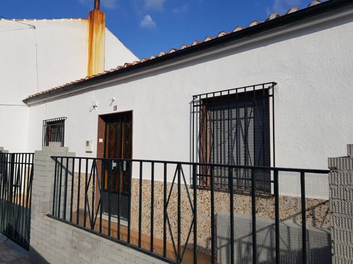 Image No.1-3 Bed House for sale