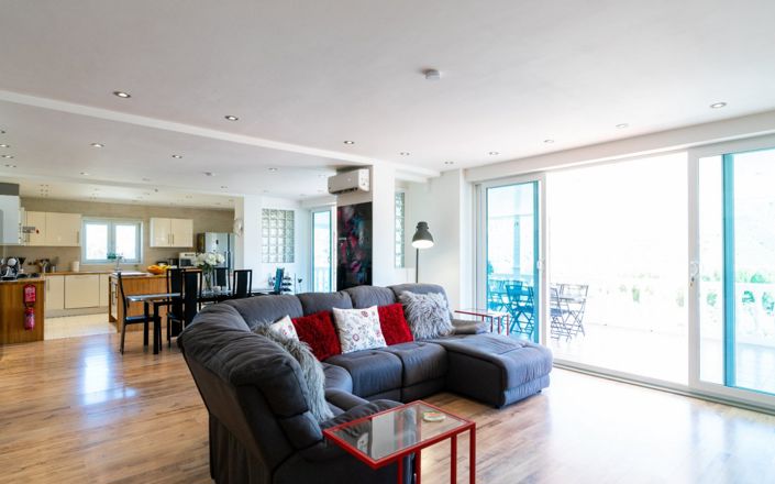 Image No.21-6 Bed House for sale