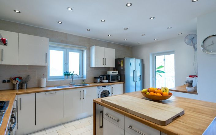 Image No.27-6 Bed House for sale