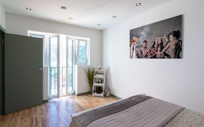 Image No.28-6 Bed House for sale