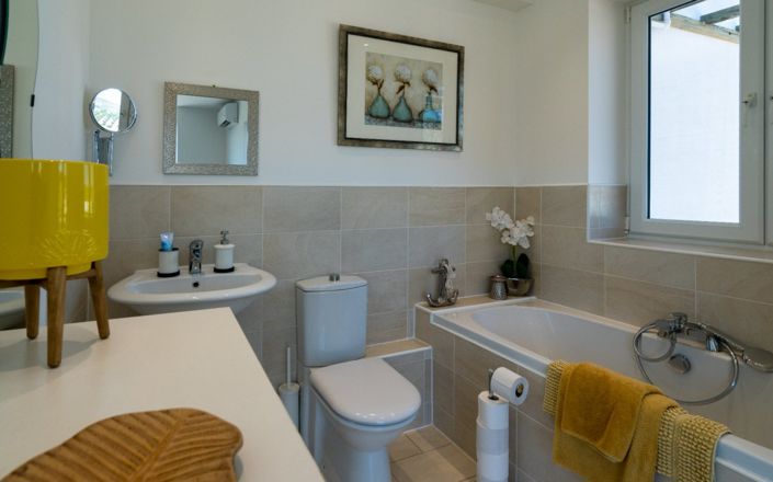 Image No.44-6 Bed House for sale