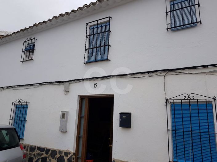 Image No.1-4 Bed House for sale
