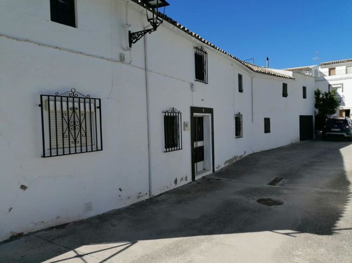 Image No.1-5 Bed House for sale
