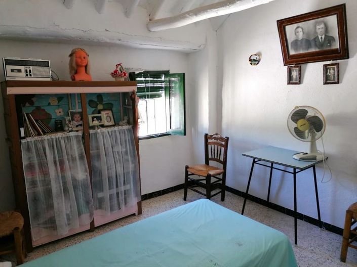 Image No.18-5 Bed House for sale