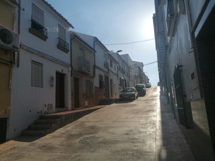Image No.1-3 Bed House for sale