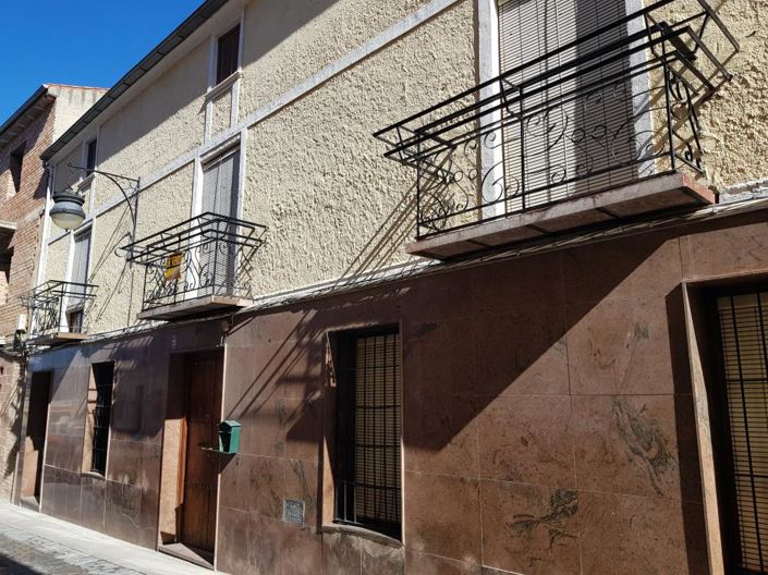 Image No.1-7 Bed House for sale