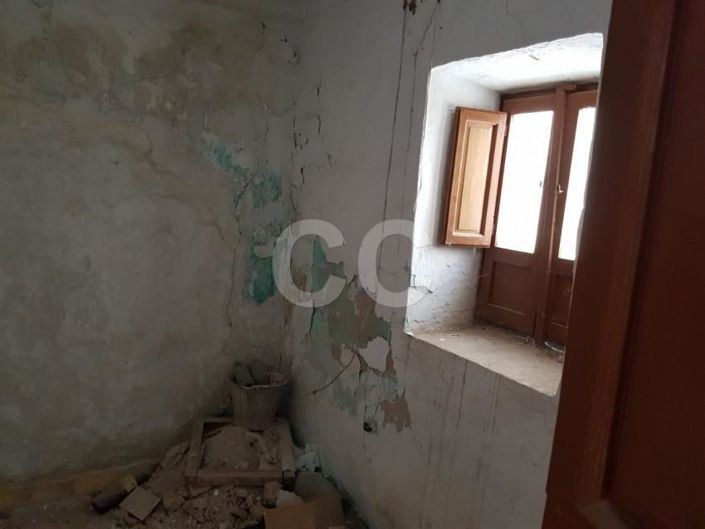 Image No.8-4 Bed House for sale