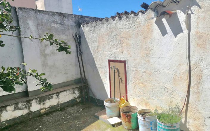 Image No.24-4 Bed House for sale