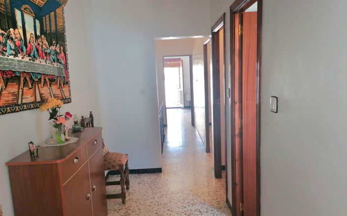 Image No.25-4 Bed House for sale