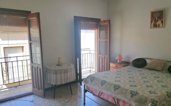 Image No.26-4 Bed House for sale