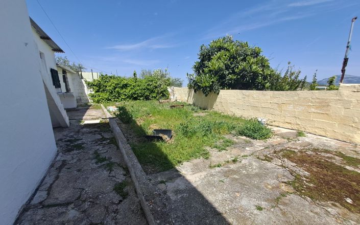 Image No.2-4 Bed House for sale