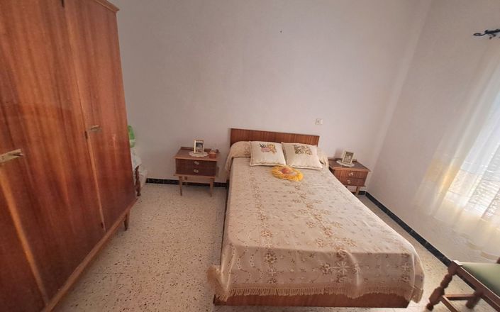 Image No.26-4 Bed House for sale