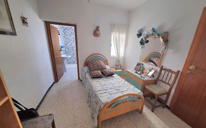 Image No.27-4 Bed House for sale