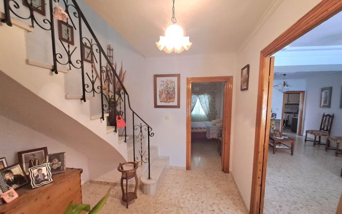 Image No.3-4 Bed House for sale