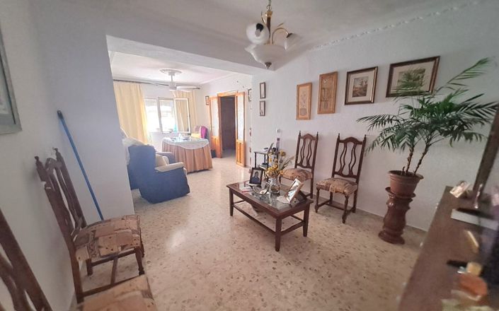 Image No.8-4 Bed House for sale