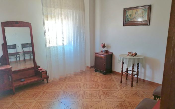 Image No.34-5 Bed House for sale