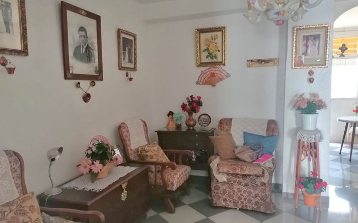 Image No.6-5 Bed House for sale