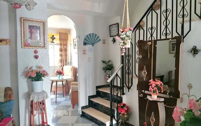 Image No.8-5 Bed House for sale