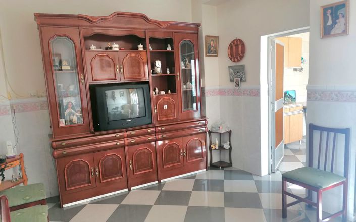 Image No.9-5 Bed House for sale