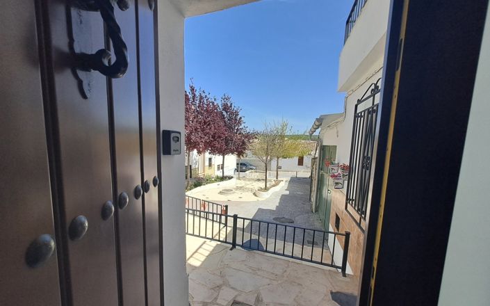 Image No.3-3 Bed House for sale