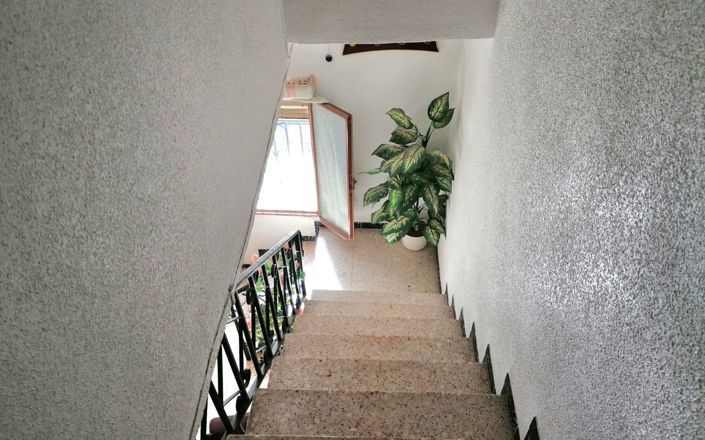 Image No.25-4 Bed House for sale