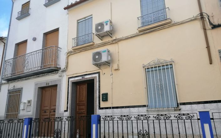 Image No.1-3 Bed House for sale