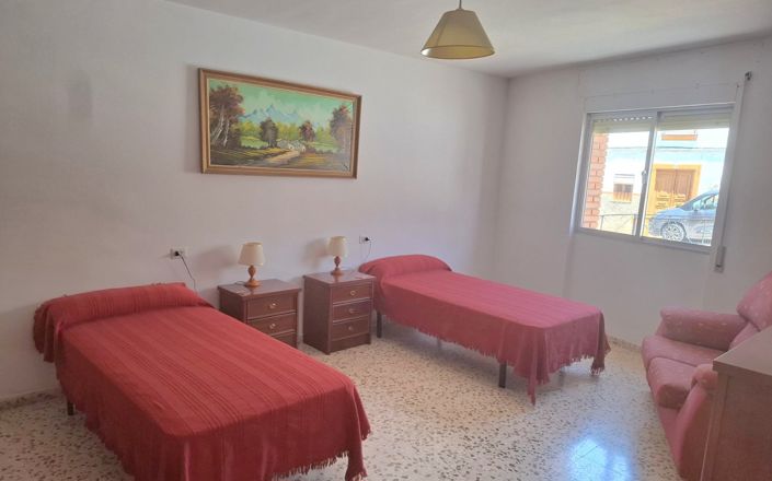 Image No.25-3 Bed House for sale