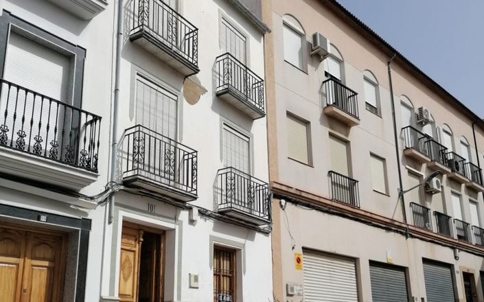 Image No.2-5 Bed House for sale