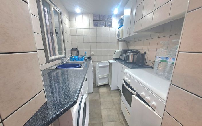 Image No.9-3 Bed House for sale