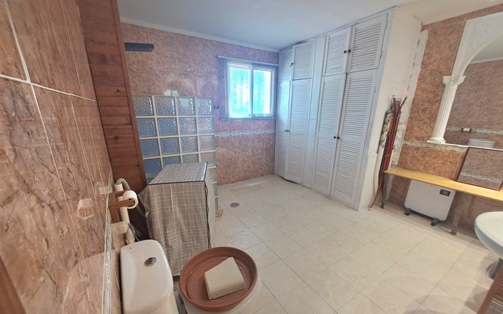 Image No.19-4 Bed House for sale